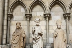 Three statues - Photograph